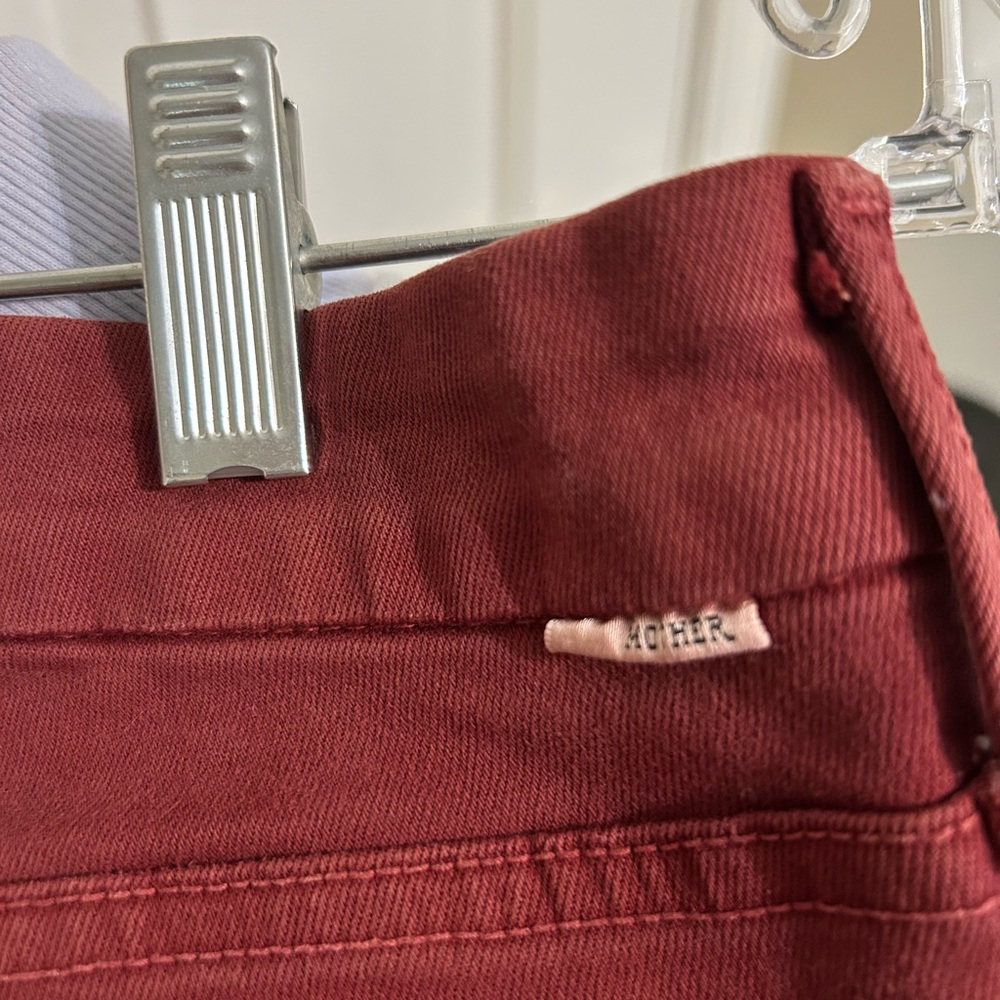 MOTHER Skinny Jeans in Rich Burgundy - Picture 4 of 5